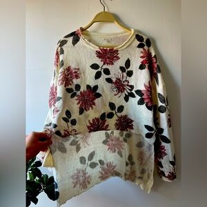 En Crėme high low light sweater